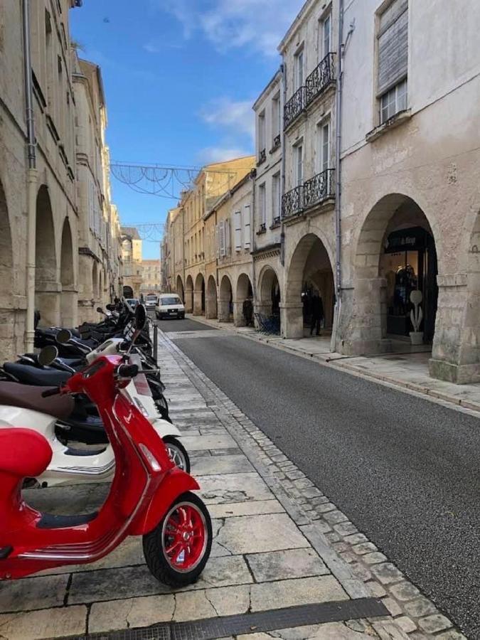 Blue Studio Cosy Et Calme Proche Du Centre Avec Tv Et Wifi La Rochelle  Exterior photo